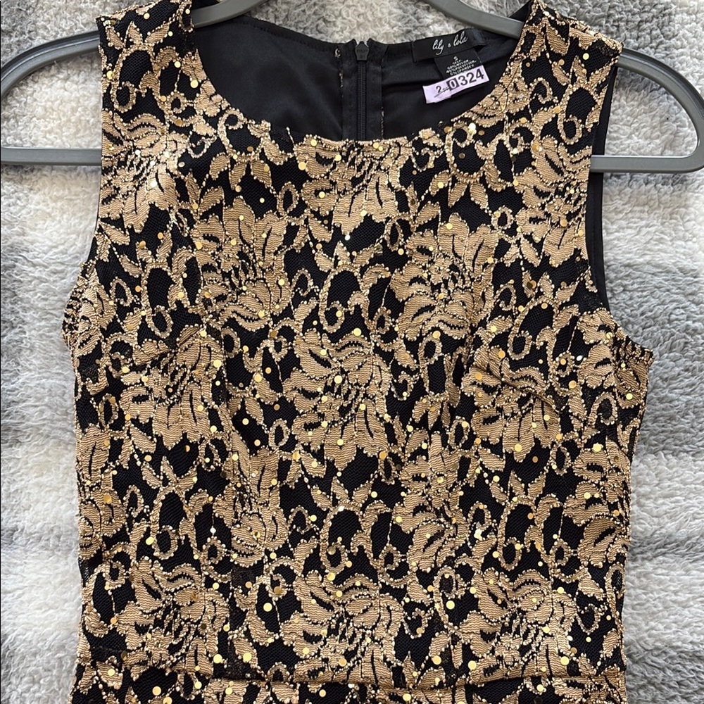 Elegant Black and Gold Sleeveless Dress